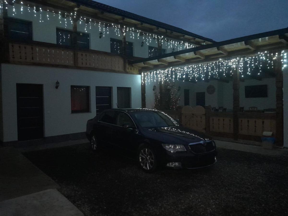 Casa De Langa Padure Otel Sighetu Marmaţiei Dış mekan fotoğraf